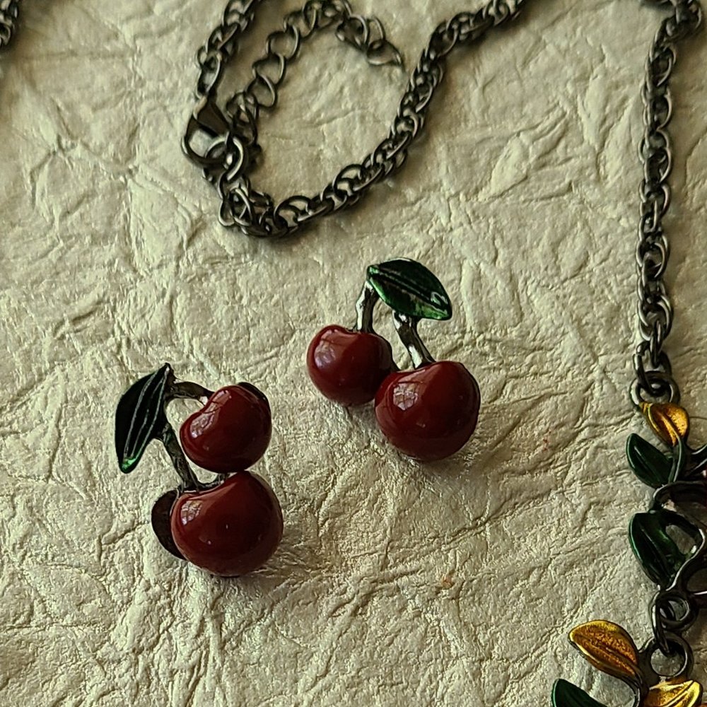 Red Cherries Short necklace-Remarkable Unique Necklace -Summer jewelry - Picture 8 of 9